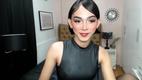 Snapshot of pearlmoore chatting on March 9, 4:49 am Pearl online show from March 9, 4:49 am