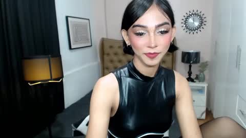 Snapshot of pearlmoore chatting on March 12, 10:50 pm Pearl online show from March 12, 10:50 pm