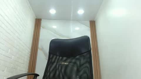 Penelopee Rouse online show from October 13, 11:16 pm