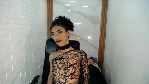 Penelopee Rouse online show from October 16, 8:52 pm