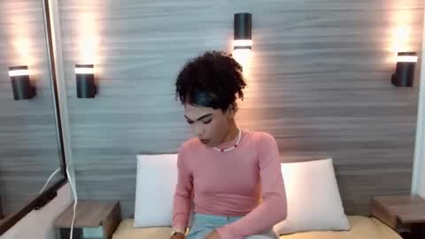 Penelopee Rouse online show from December 13, 7:42 pm