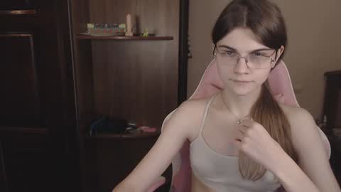 Snapshot of peralez_f chatting on December 3, 2:31 am Farida online show from December 3, 2:31 am