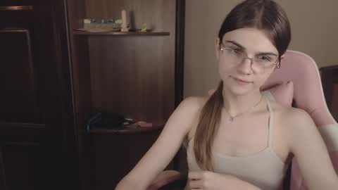 Snapshot of peralez_f chatting on December 9, 11:04 pm Farida online show from December 9, 11:04 pm