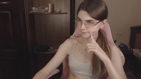 Snapshot of peralez_f chatting on December 18, 2:21 am Farida online show from December 18, 2:21 am