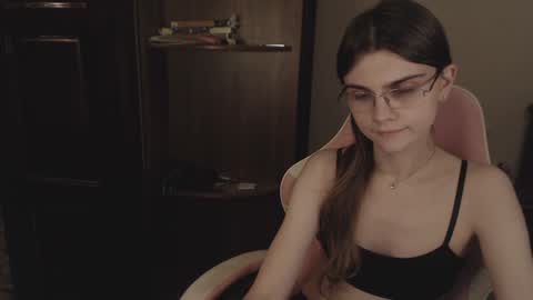 Snapshot of peralez_f chatting on February 1, 2:05 am Farida online show from February 1, 2:05 am