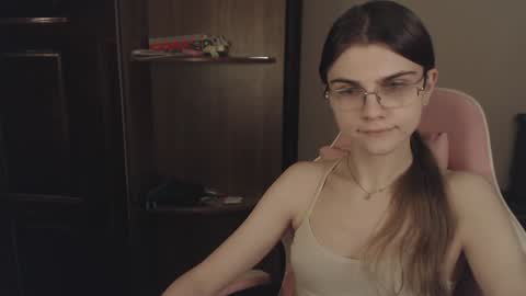 Snapshot of peralez_f chatting on February 7, 7:49 pm Farida online show from February 7, 7:49 pm