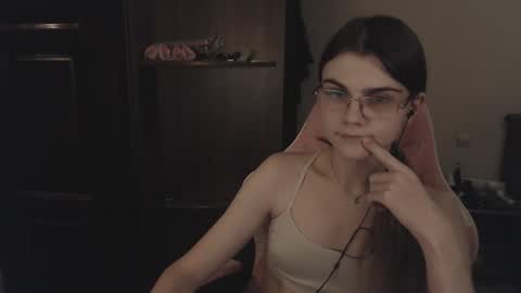 Snapshot of peralez_f chatting on February 16, 1:27 am Farida online show from February 16, 1:27 am