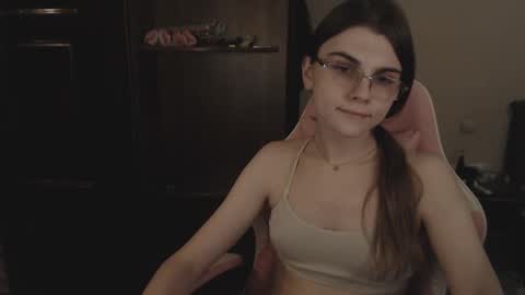 Snapshot of peralez_f chatting on February 18, 2:16 am Farida online show from February 18, 2:16 am