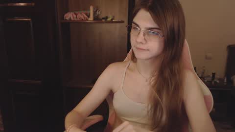 Snapshot of peralez_f chatting on March 7, 9:20 pm Farida online show from March 7, 9:20 pm