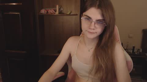 Snapshot of peralez_f chatting on March 11, 6:52 pm Farida online show from March 11, 6:52 pm