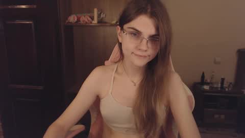 Snapshot of peralez_f chatting on March 12, 7:06 pm Farida online show from March 12, 7:06 pm