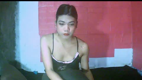 Snapshot of petite_jzee chatting on January 3, 8:01 pm jzee online show from January 3, 8:01 pm
