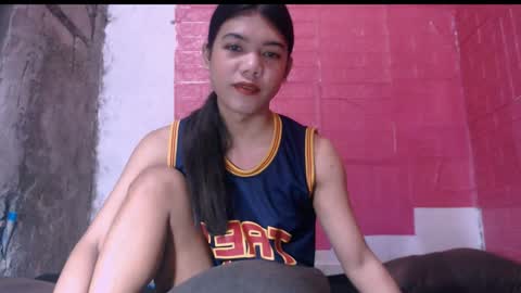 Snapshot of petite_jzee chatting on January 28, 1:18 am jzee online show from January 28, 1:18 am