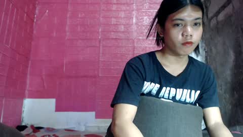 Snapshot of petite_jzee chatting on February 4, 11:05 am jzee online show from February 4, 11:05 am