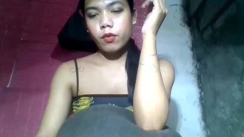 Snapshot of petite_jzee chatting on October 6, 3:01 pm jzee online show from October 6, 3:01 pm