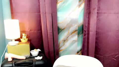 lucyLove online show from March 10, 1:42 am