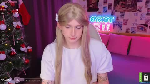 Snapshot of pinkvenom_ chatting on December 9, 5:19 pm pinkvenom_ online show from December 9, 5:19 pm