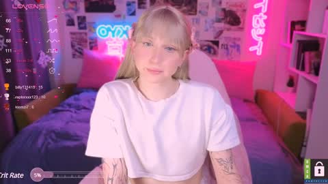 Snapshot of pinkvenom_ chatting on January 23, 7:18 pm pinkvenom_ online show from January 23, 7:18 pm