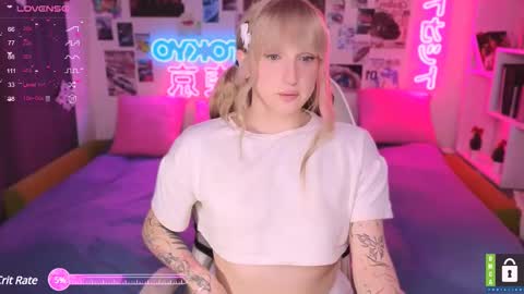 Snapshot of pinkvenom_ chatting on February 9, 7:52 pm pinkvenom_ online show from February 9, 7:52 pm