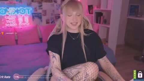 Snapshot of pinkvenom_ chatting on March 4, 6:07 pm pinkvenom_ online show from March 4, 6:07 pm