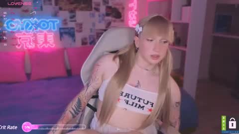 Snapshot of pinkvenom_ chatting on March 11, 6:41 pm pinkvenom_ online show from March 11, 6:41 pm