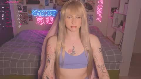 Snapshot of pinkvenom_ chatting on September 23, 5:19 pm pinkvenom_ online show from September 23, 5:19 pm