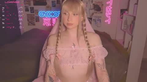 Snapshot of pinkvenom_ chatting on October 5, 5:01 pm pinkvenom_ online show from October 5, 5:01 pm