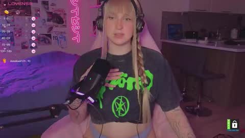 pinkvenom_ online show from March 5, 4:23 pm