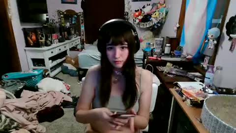 Snapshot of pixinun chatting on January 9, 2:01 am Izzy online show from January 9, 2:01 am
