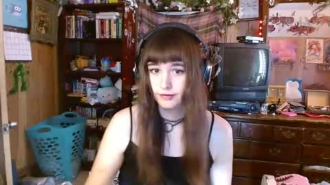 Snapshot of pixinun chatting on January 15, 5:26 pm Izzy online show from January 15, 5:26 pm