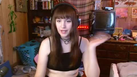 Snapshot of pixinun chatting on January 18, 7:53 pm Izzy online show from January 18, 7:53 pm