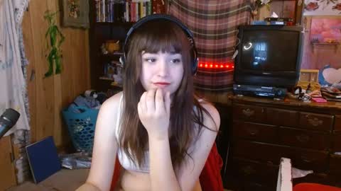 Snapshot of pixinun chatting on January 28, 5:24 pm Izzy online show from January 28, 5:24 pm