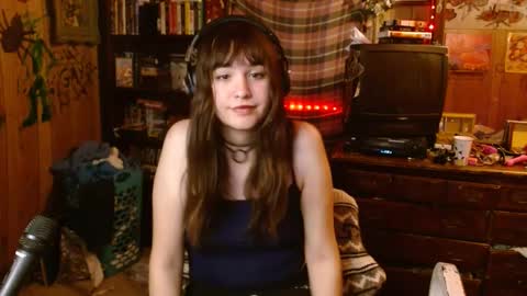 Snapshot of pixinun chatting on February 18, 1:54 am Izzy online show from February 18, 1:54 am