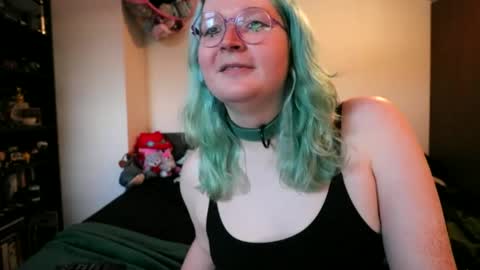 Snapshot of pixinun chatting on March 10, 10:02 pm Izzy online show from March 10, 10:02 pm