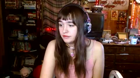 Snapshot of pixinun chatting on September 12, 3:07 pm Izzy online show from September 12, 3:07 pm