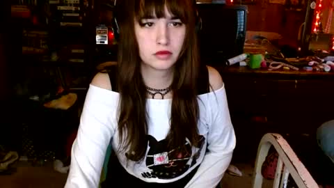 Izzy online show from November 11, 6:21 pm