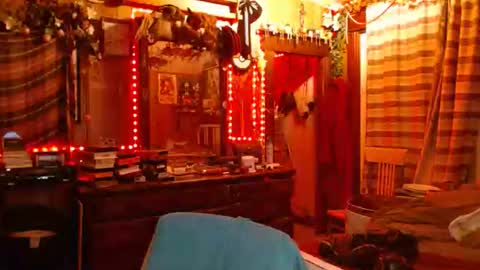 Izzy online show from February 18, 3:58 am