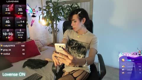 Snapshot of pixy_20 chatting on December 28, 9:20 am cris online show from December 28, 9:20 am
