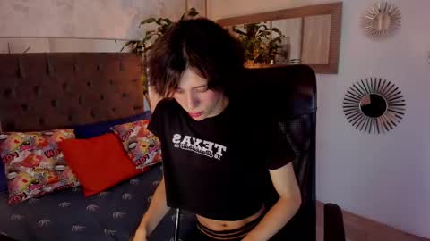 Snapshot of pixy_20 chatting on February 10, 9:25 am cris online show from February 10, 9:25 am