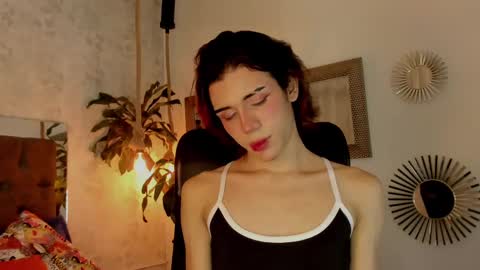 Snapshot of pixy_20 chatting on February 22, 4:29 am cris online show from February 22, 4:29 am