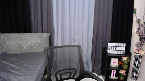 LAUREEN online show from December 3, 6:54 am