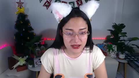 Ploysai online show from December 16, 9:35 am