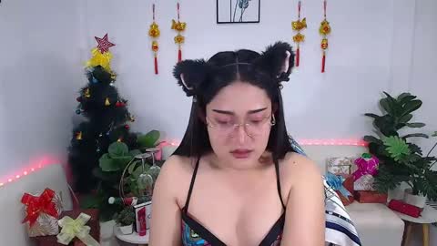Ploysai online show from January 21, 1:39 pm
