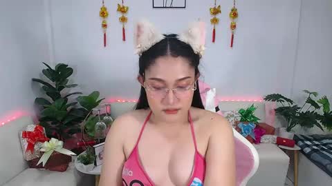Ploysai online show from February 19, 1:17 pm
