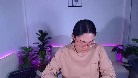 Ploysai online show from October 21, 9:00 am