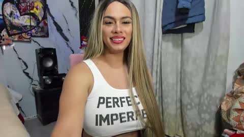 Snapshot of pocahontas_98113116 chatting on December 9, 4:12 am lesly pagina azul pocahontas982 online show from December 9, 4:12 am
