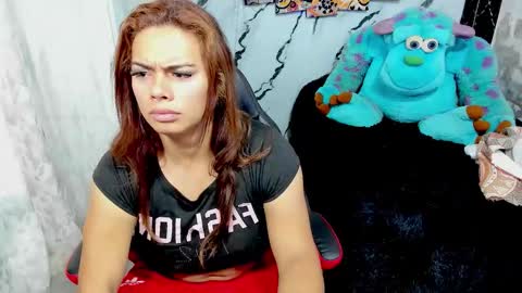 Snapshot of pocahontas_98113116 chatting on September 13, 12:33 pm lesly pagina azul pocahontas982 online show from September 13, 12:33 pm