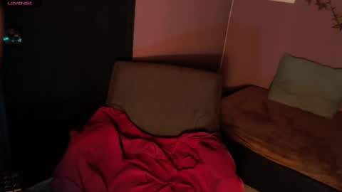 Snapshot of poison__luna chatting on February 15, 5:28 pm Luna online show from February 15, 5:28 pm
