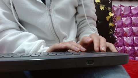 Snapshot of poisondost_hot chatting on September 28, 12:26 pm Aleja online show from September 28, 12:26 pm
