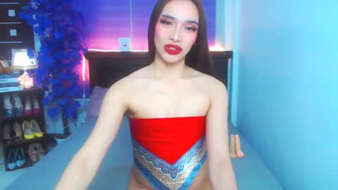 Precious  online show from February 8, 9:13 am